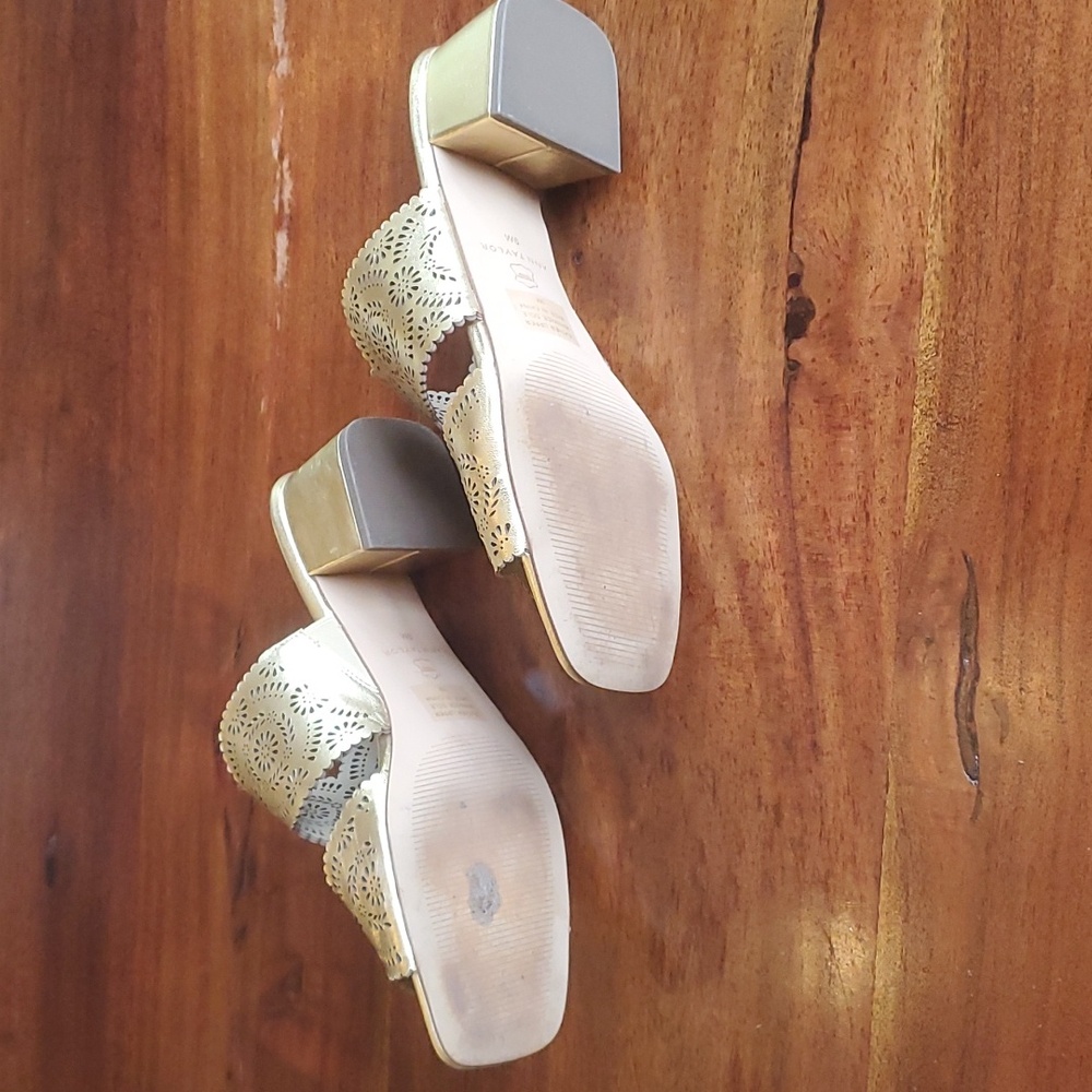 Ann Taylor gold sandals - 9M - Picture 8 of 9